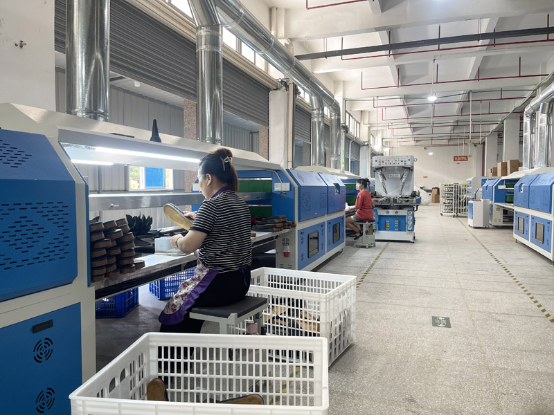 DINGMAO Computerized Toe Lasting Machine in Operation